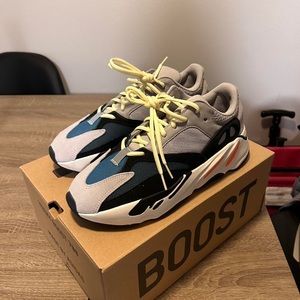 Adidas Yeezy Boost 700 Wave Runner
